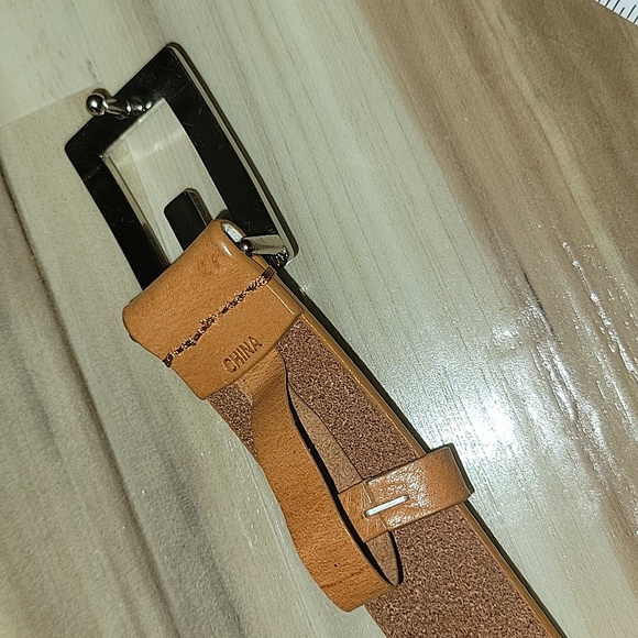 Guess Rhinestone Buckle & Camel Color Belt - Picture 14 of 16